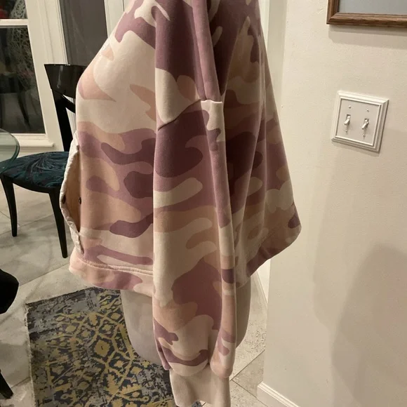 New Balance Women's Pink and Cream Camouflage Sweatshirt - Picture 4 of 10